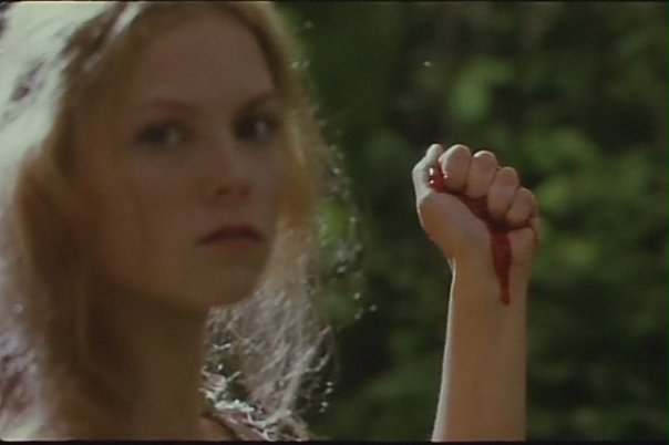 Торчащие Соски Анны Здор – Костяника. Время Лета 2006 Торчащие Соски Анны Здор – Костяника. Время Лета 2006