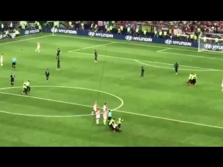 [МЯЧ]Болельщики выбежали на поле во время финала чемпионата мира по футболу