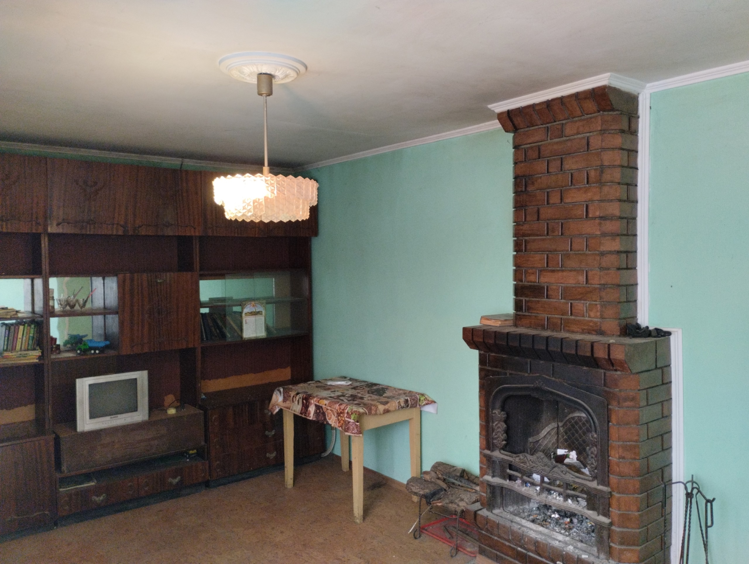 !!! 📎Продается в ЛНР, Станично - Луганский р-н, с. Николаевка, 🏠ДАЧА в сад.общ. Айболит ✅Участок 6.67 сот., земля приватизирована ️ ✅Дом 6*9, 2х эт. , второй этаж без отделки. ✅Окна деревянные с метал. решетками ✅Две комнаты, кухня с подвалом, коридор, кладовая. ❗ Действующий камин. ✅ Евро забор, новая крыша....