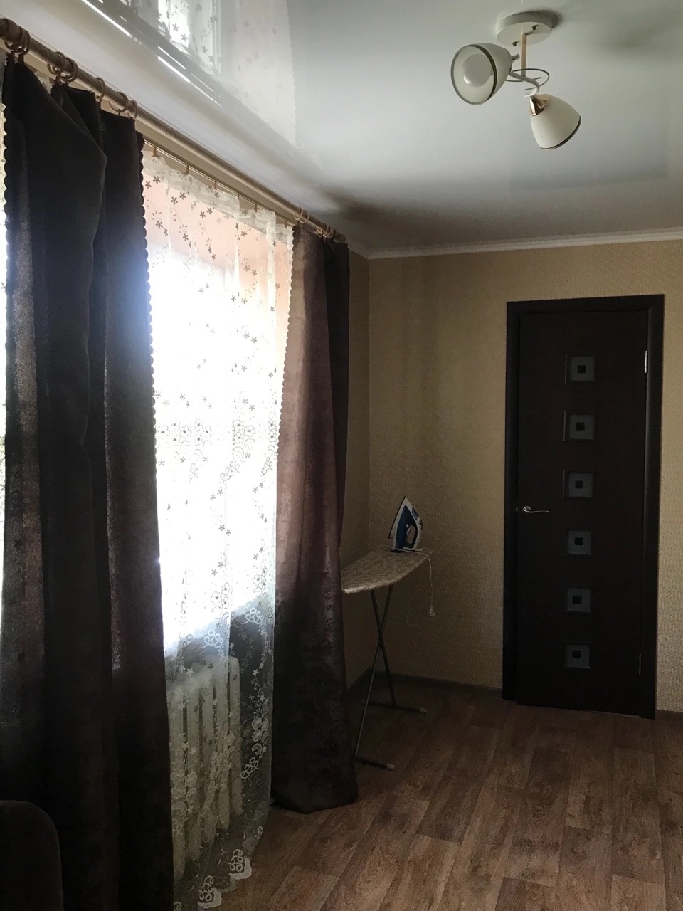Продается 2-комнатная квартира в г. Молодогвардейск улица Коцюбинского. 3 этаж/4-х этаж. дома 42,90 кв.м угловая (теплая).В квартире две изолированные комнаты, установлено индивидуальное отопление (газовый котел),установлены М/пластиковые окна.Квартира с новым ремонтом , заменена сантехника,электропроводка.Кв...
