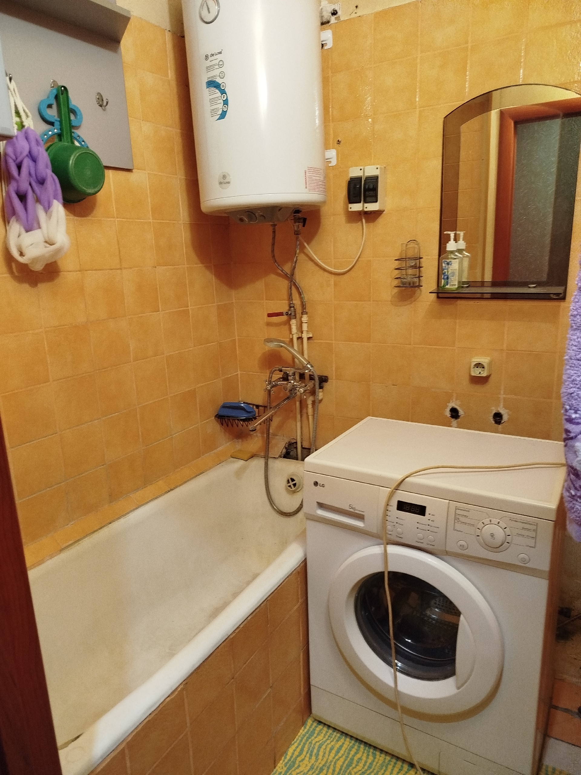 Продается 2 комнатная квартира на п. Юбилейный по ул Ленина 3/5 этажного дома. Квартира не угловая, теплая, комнаты изолированные, с/ у раздельный, окна везде м/п, балкон застеклён. Квартира в очень хорошем жилом состоянии. В шаговой доступности вся инфраструктура: рынок, магазины, школа, садик, больница ;веч...