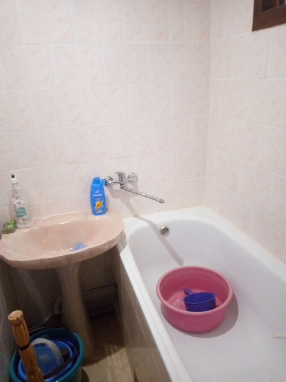 , ПРОДАМ!! Продается 3-х комнатная квартира, г.Суходольск, ул.Станиславского д.50, 2 этаж 5-ти этажного дома, не угловая. В жилом состоянии. В квартире установлены металлопластиковые окна, индивидуальное отопление, бойлер. Хорошая планировка квартиры, имеется кладовая. к продаже, 1 собственник. Цена: 1.200.00...